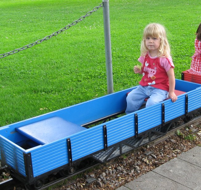 Frieda in der Modellbahn auf dem Gurten