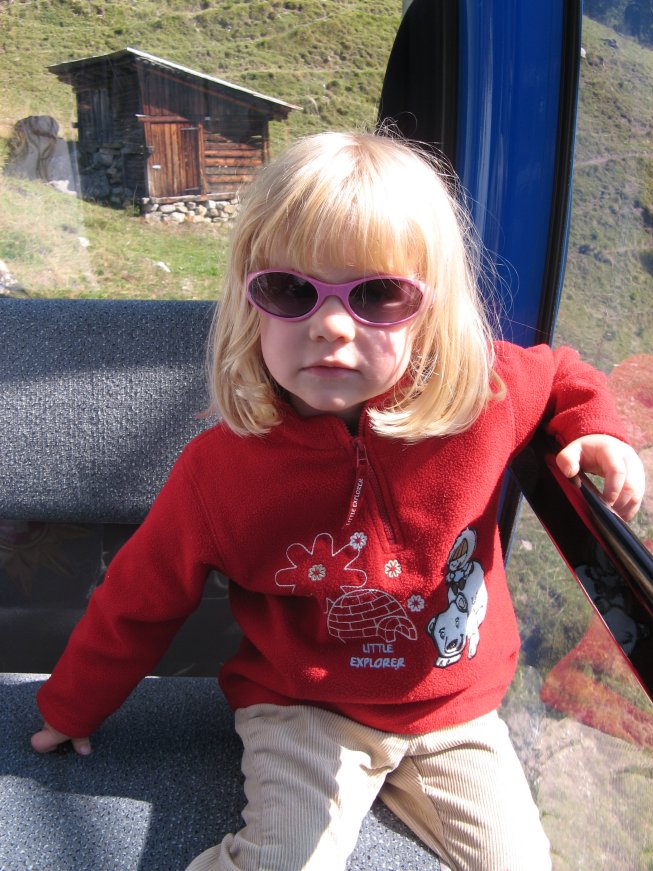Frieda in der Gondelbahn zum Oeschinensee