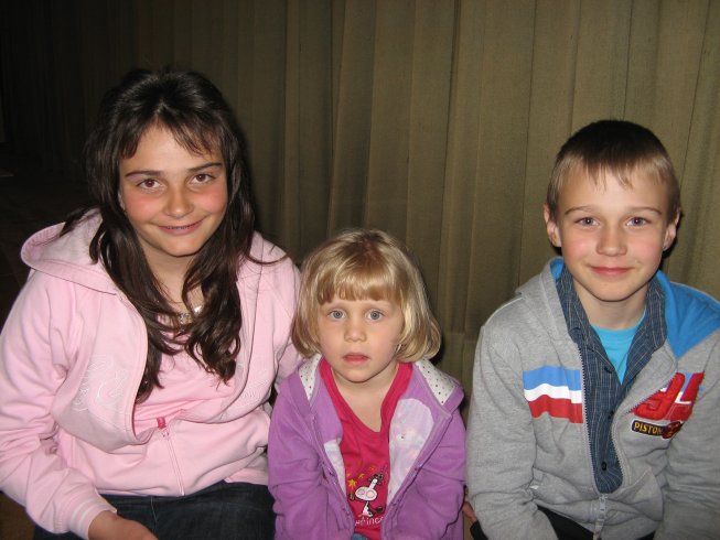 Frieda mit Klein-Cousine Rahel Treuthardt und Klein-Cousin Sandro Treuthardt