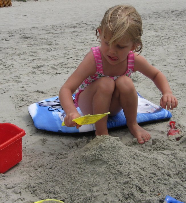 Frieda sandelt am Strand von Myrtle Beach