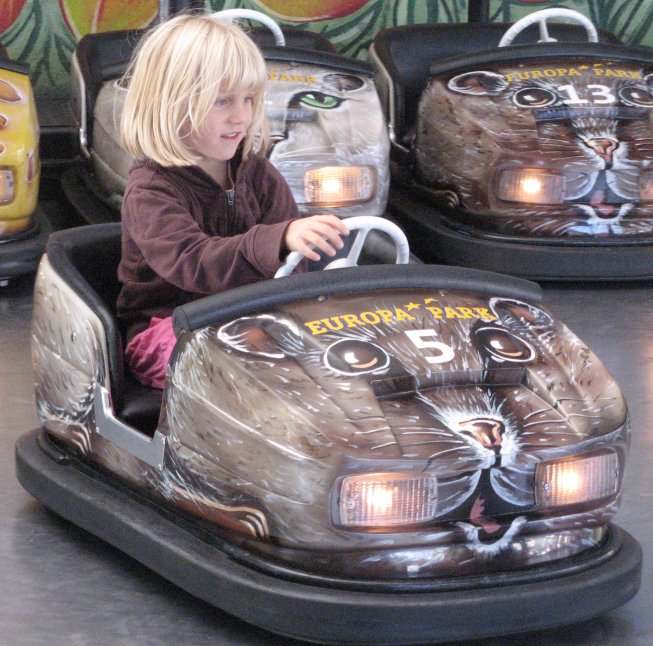 Frieda in einem Putschauto (Europapark Rust)