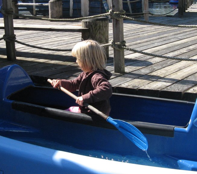 Frieda paddelt im Europapark