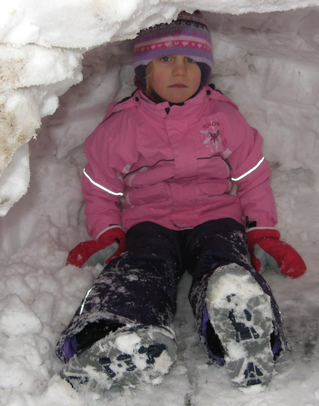 Frieda in ihrem Iglu