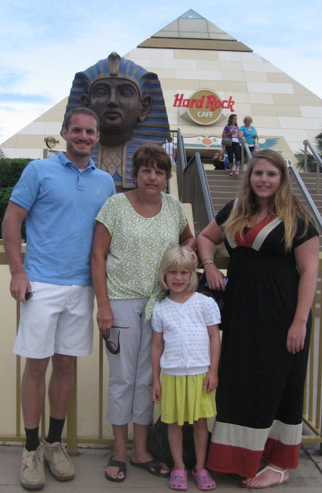 Frieda mit der Franklin-Familie beim Hardrock-Cafe