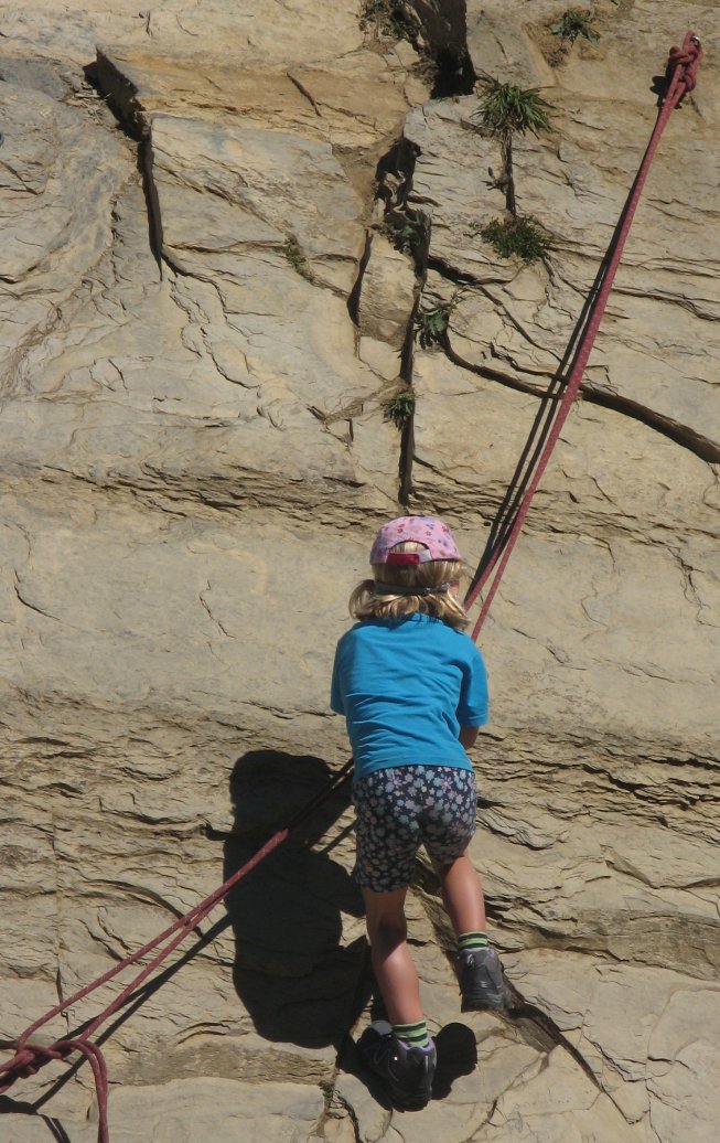 Frieda klettert am Seil