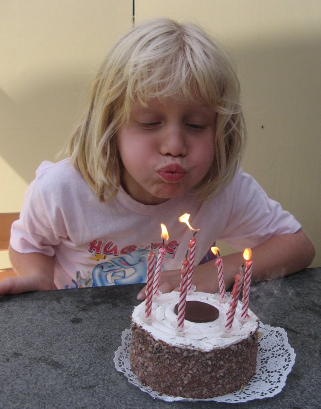 Frieda an ihrem siebten Geburtstag