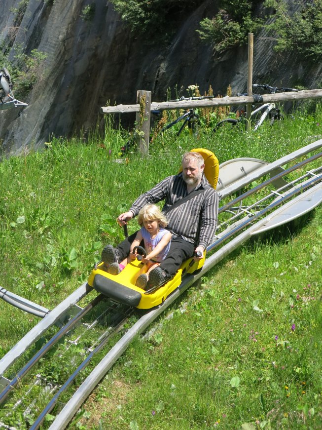 Frieda auf der Rodelbahn
