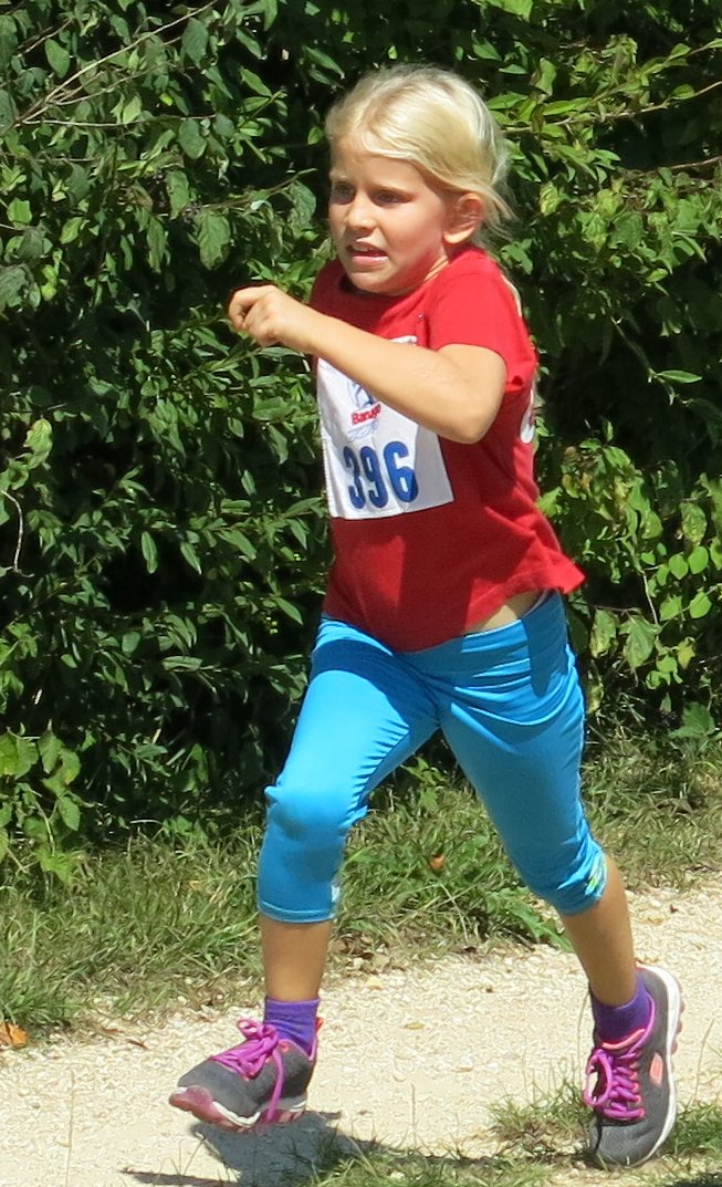 Frieda beim Geländelauf am Jugi-Sporttag