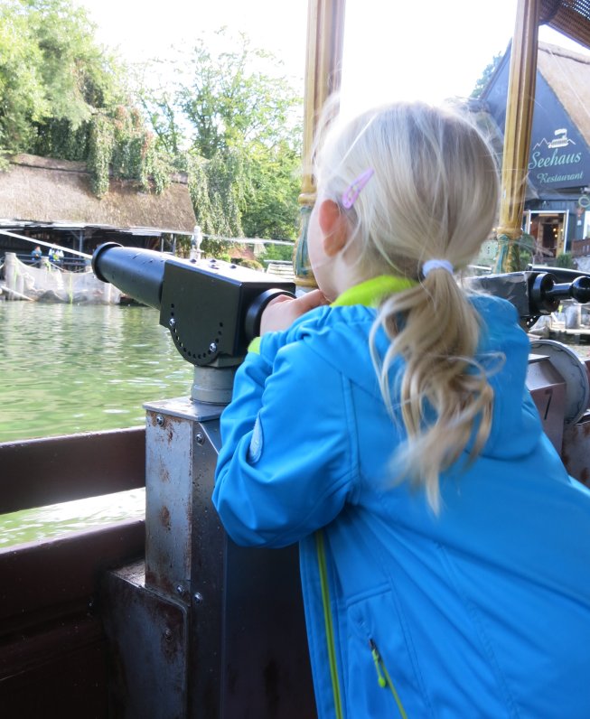 Frieda im Europapark an der Wasserkanone