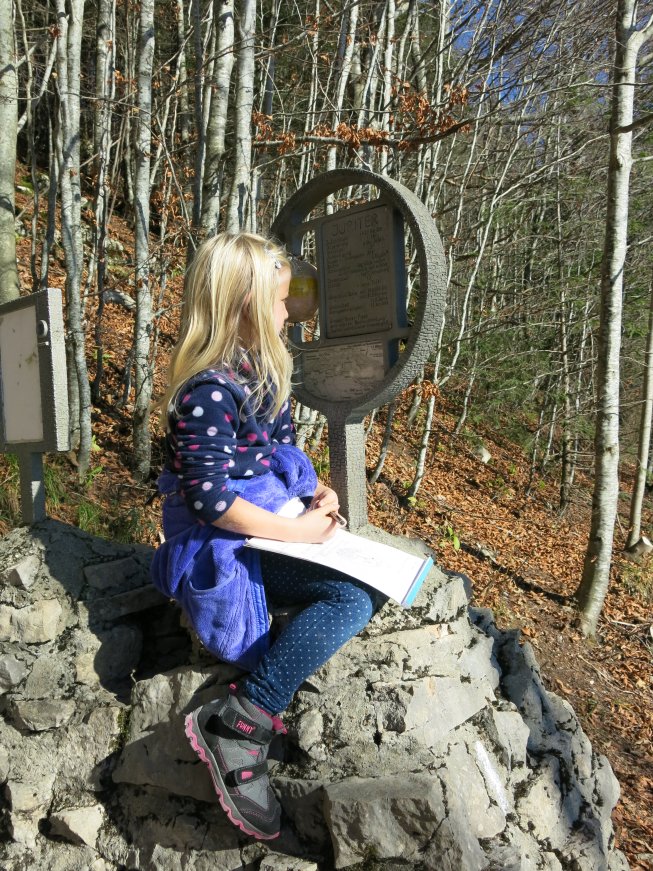 Frieda auf dem Planetenweg auf dem Weissenstein