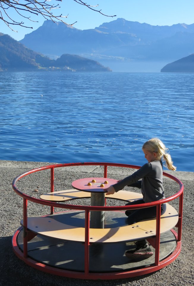 Frieda auf dem Spielplatz bei der Schifflände in Weggis