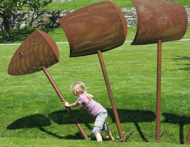 Frieda mit dem Fisch im Park Stockalper-Park